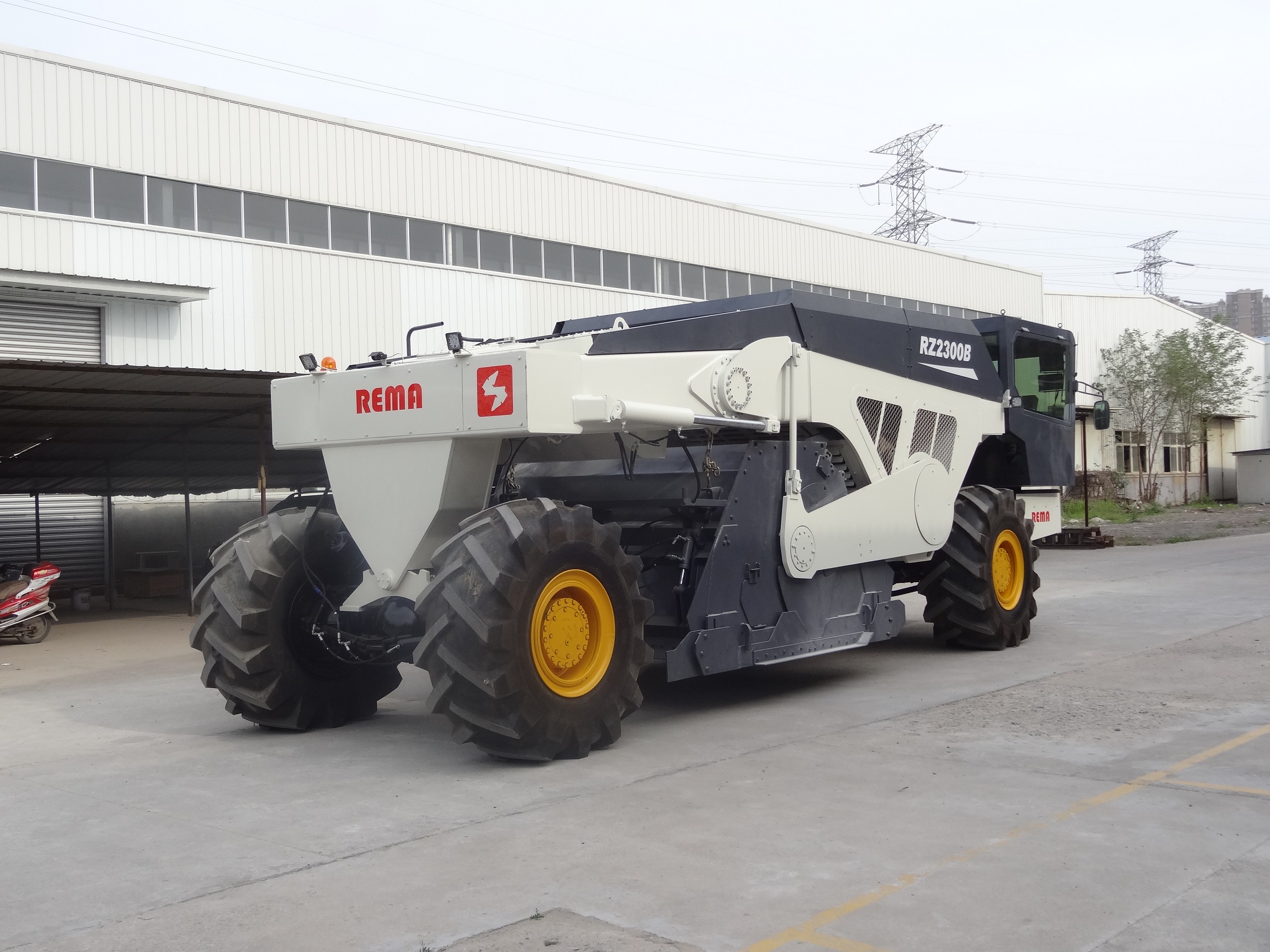 RZ2300B，邯鄲水穩(wěn)路基冷再生施工